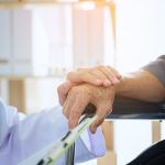 歯科訪問診療を受けるための条件とは？往診との違いも解説