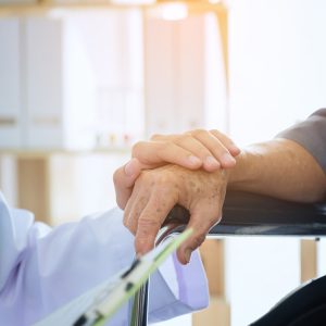 歯科訪問診療を受けるための条件とは？往診との違いも解説