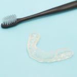 矯正歯科で最近よく聞くクリアアライナー（マウスピース矯正）って？ワイヤー矯正と比較も紹介