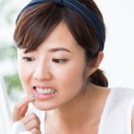ホワイトニング中に痛みが！原因と対処法を解説