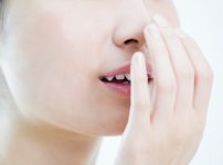 虫歯治療で口臭が減る？口臭が発生する理由とその対策