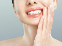 インプラントでも歯周病になる？症状と対策