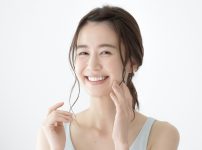 自分で歯を白くしたい！ホワイトニングに通わずに白くする方法と着色させない対策